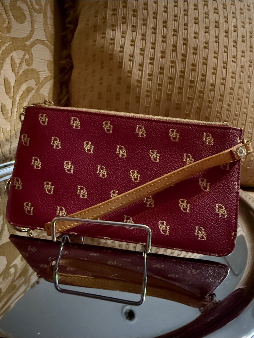 Dooney & Bourke Gretta large slim wristlet preowned